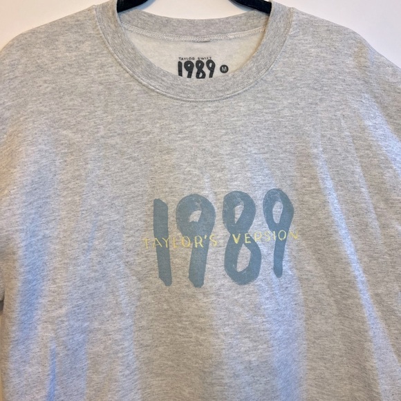 Taylor Swift official merch taylors version 1989 Crewneck Sweater size Medium - Picture 5 of 8